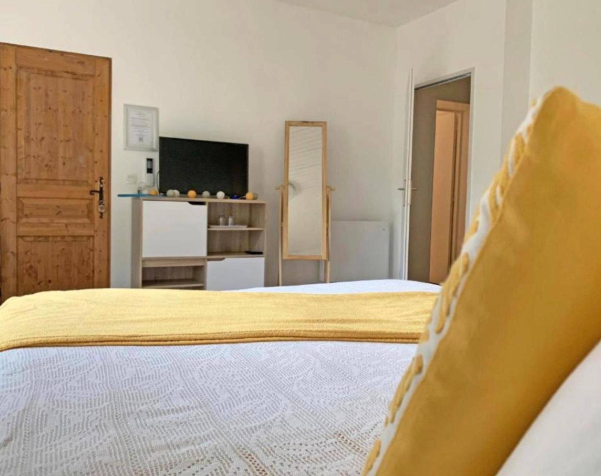 Les Tables Aux Vaches Raviege * La Salvetat-sur-Agout